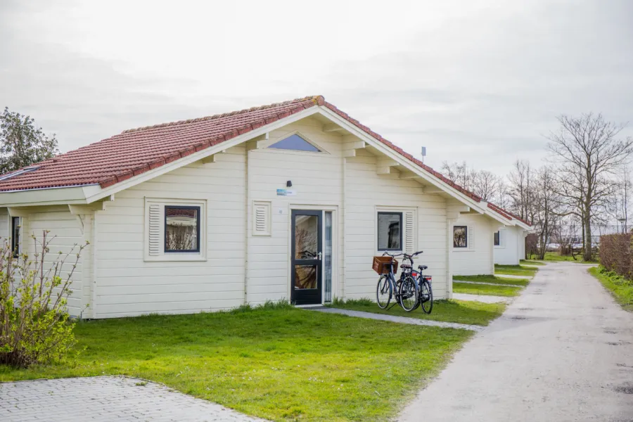 Vooraanzicht Finse bungalow 5 personen de Riesen Terschelling