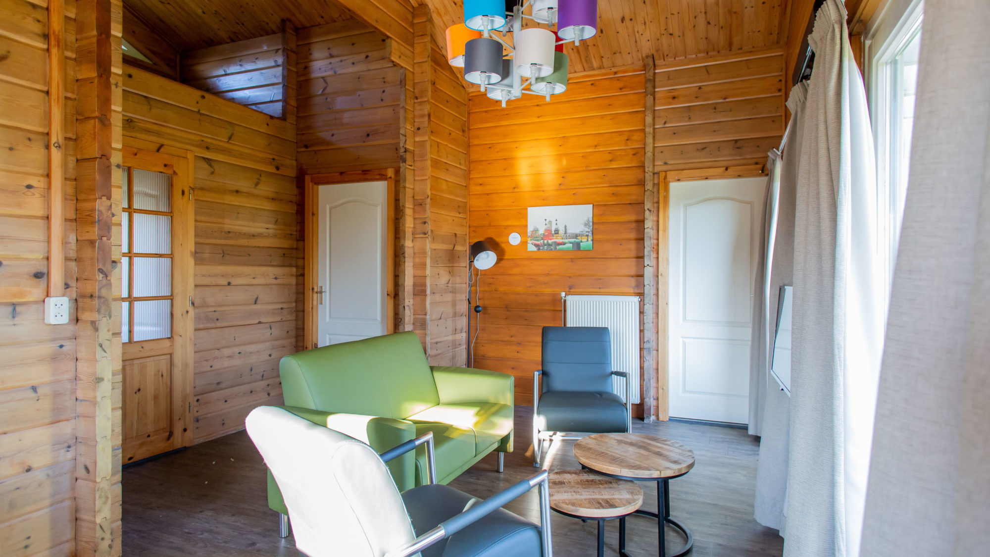 Woonkamer Finse bungalow Infrarood Sauna de Riesen Terschelling