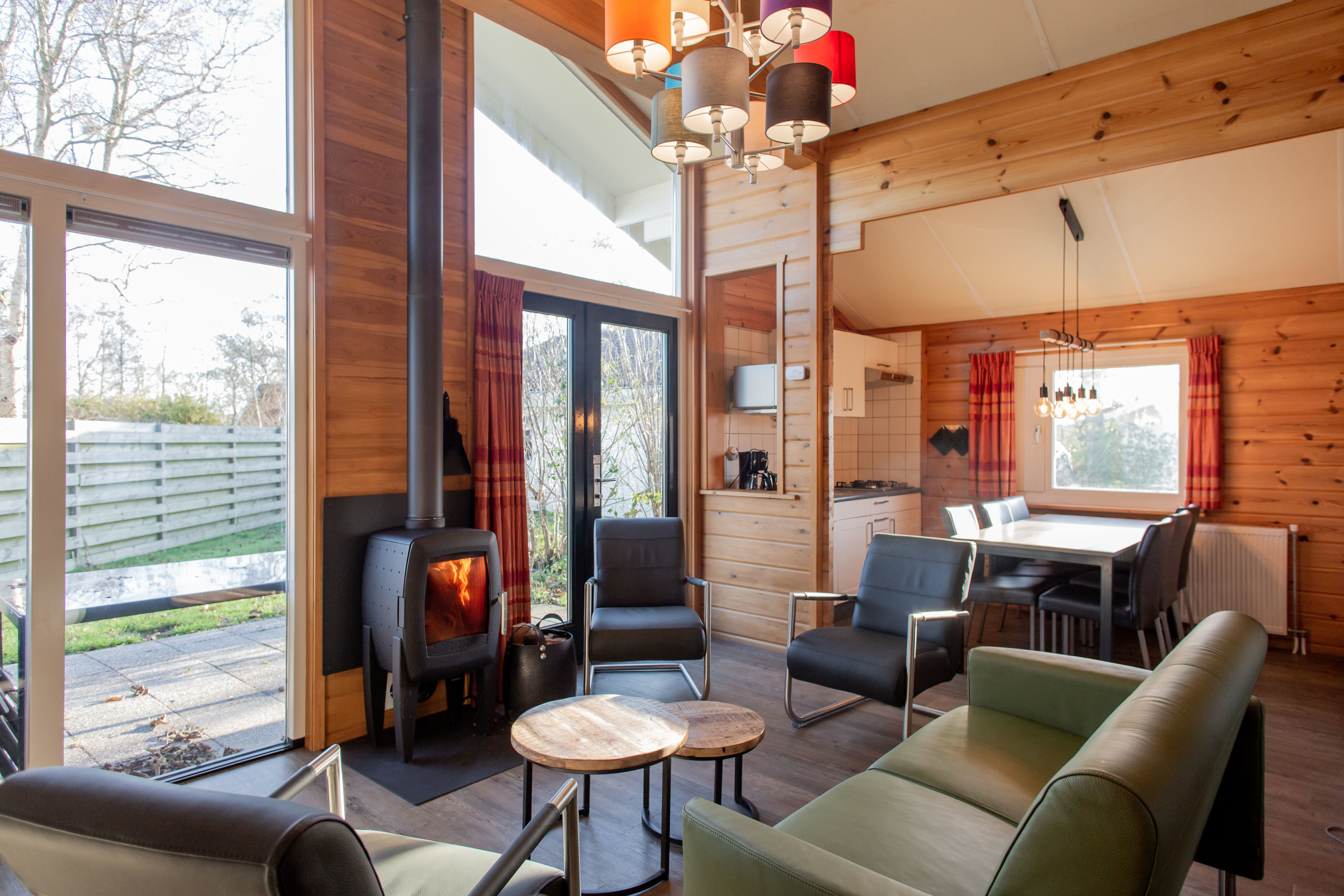 Finse bungalow - Houtkachel foto 2