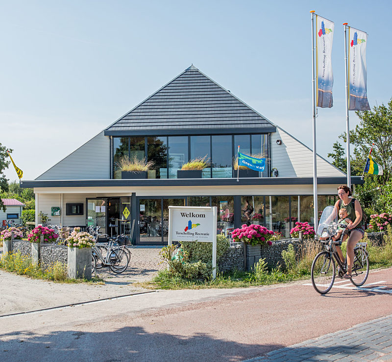 Receptie ingang vakantiepark bungalows fietsenverhuur de Riesen Hee Terschelling
