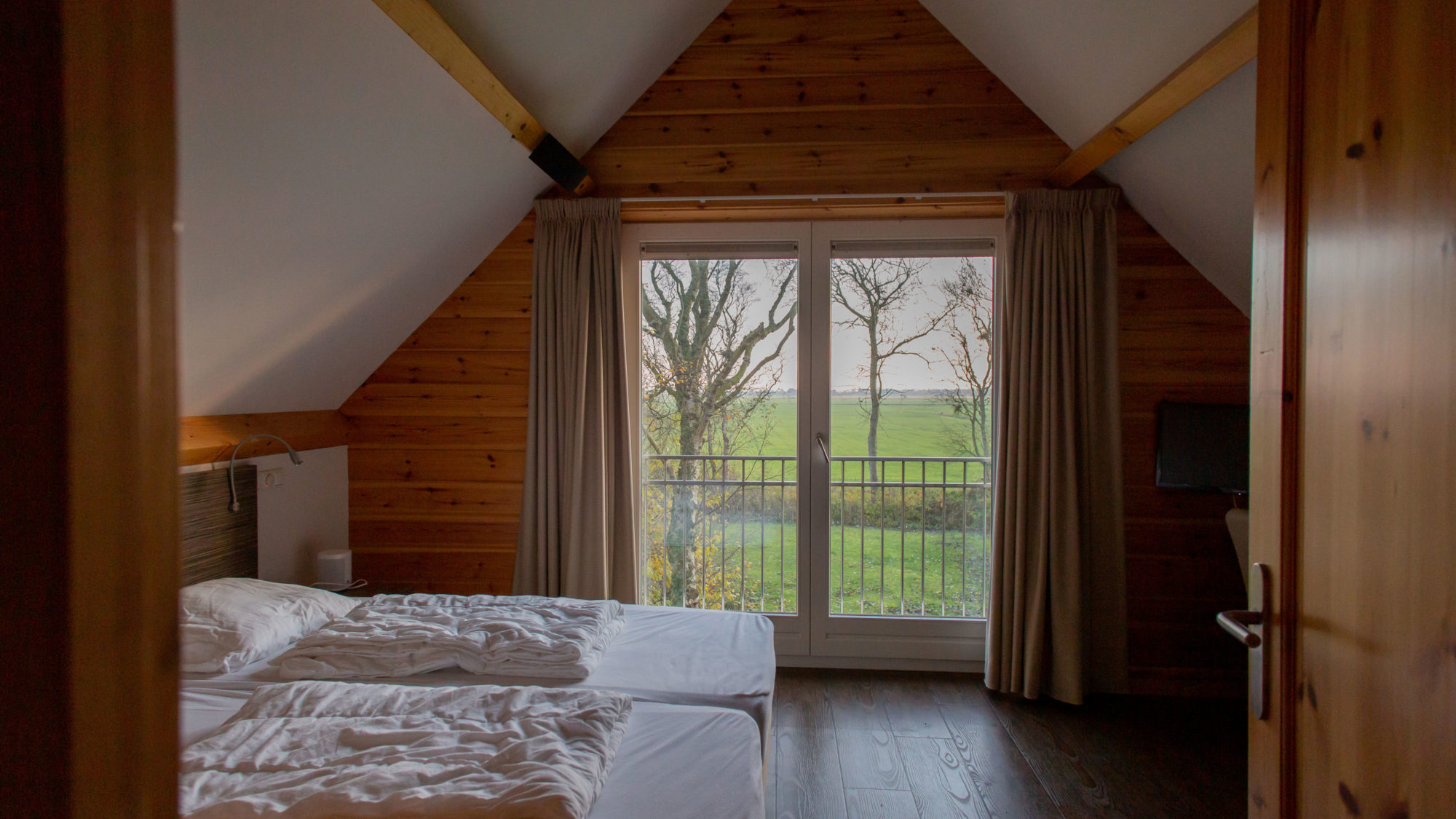Uitzicht slaapkamer 2 eenpersoonsbedden vakantiehuis Kijkduin Midsland Noord Terschelling