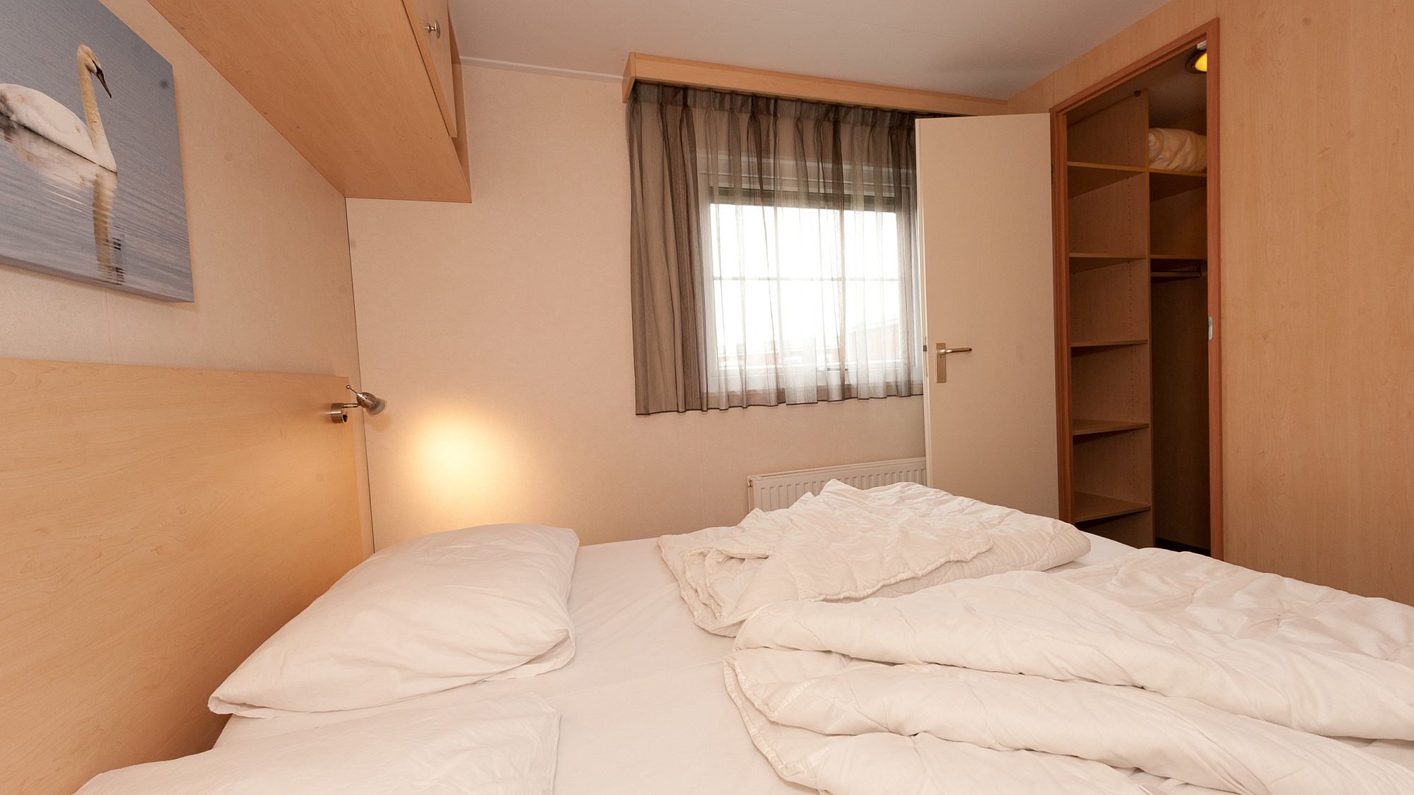 Ouderslaapkamer dubbel eenpersoonsbed Duinbungalow Tjermelan Terschelling Recreatie