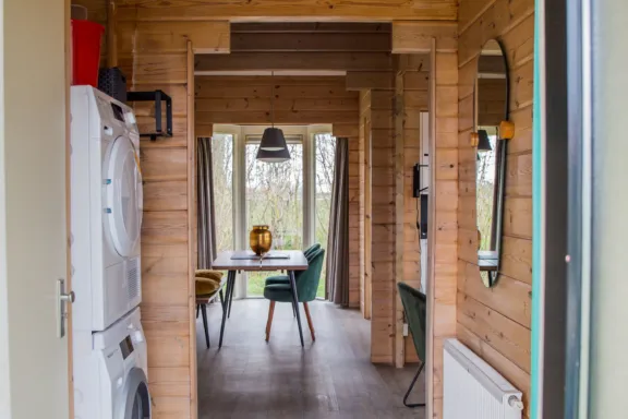 Entree met witgoed Villabungalow openhaard Tjermelan Terschelling