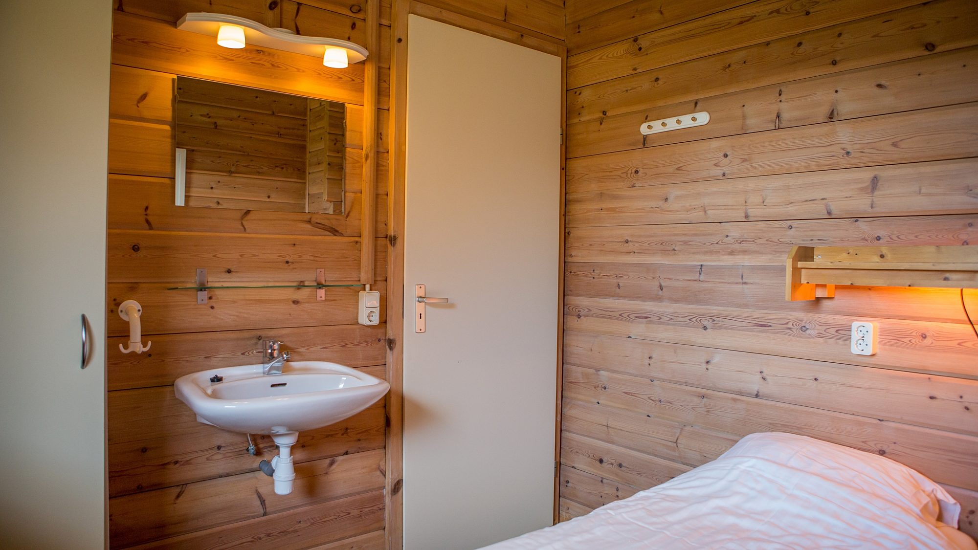 Slaapkamer 2 enkele bedden tegen elkaar Slaapkamer Villabungalow Tjermelan Terschelling