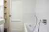 Ligbad handdouche badkamerdeur Hotel appartement bad douche Tjermelan Terschelling