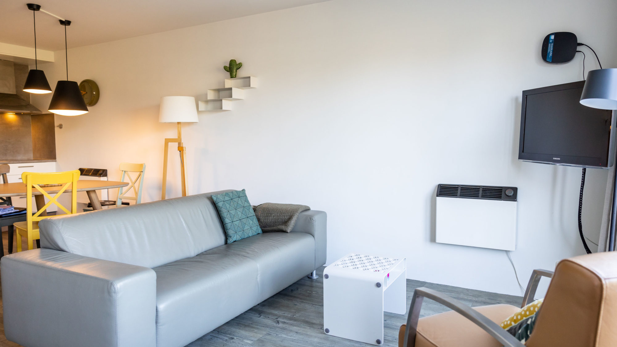 Zitbank eettafel wandkachel Hotel appartement sauna Tjermelan Terschelling