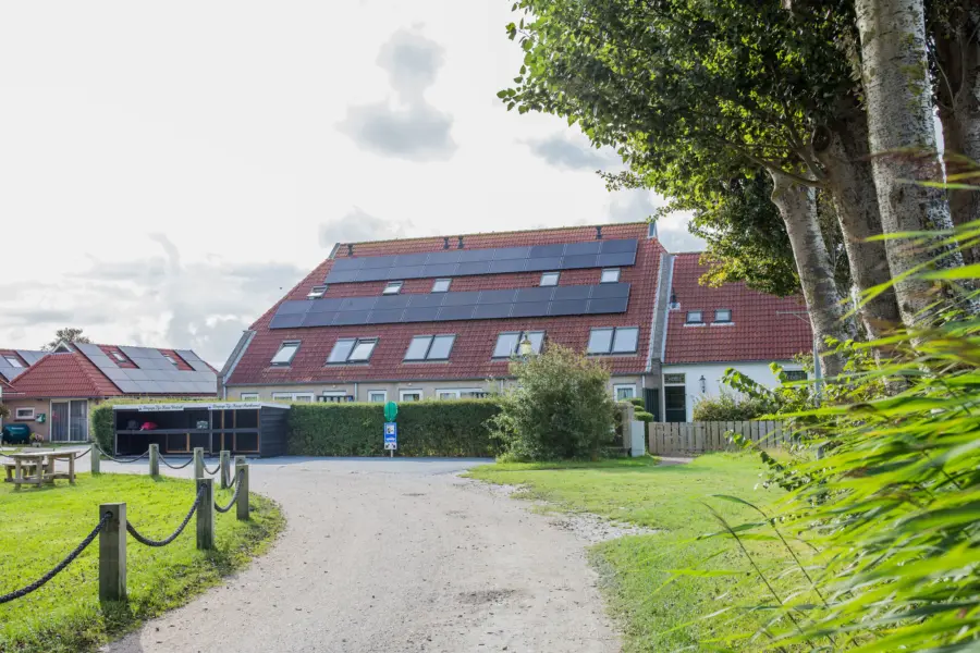Hotel Tjermelân met appartementen met beschut terras begane grond en eerste verdieping