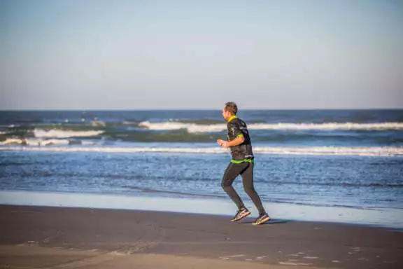 Trailrun strandloop hardlopen joggen Terschelling Recreatie vakantiehuis bungalow Terschelling