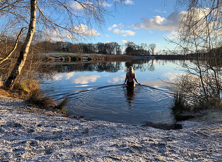 Winterzwemmen duinmeertje Hee wildswimming Terschelling Recreatie