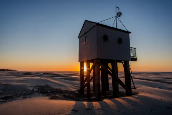 Drenkelingenhuisje bij strandpaal 24 Noordzeestrand Terschelling Oost Boschplaat DarkSkyPark