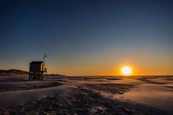 Huske Drenkelingenhuisje Noordzeestrand icoon instaspot Terschelling Recreatie vakantiehuis bungalow Terschelling