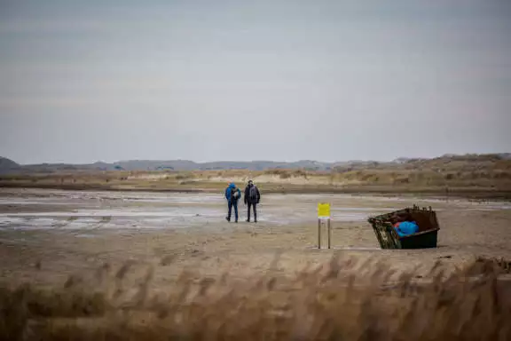 Jutten strand schoonmaken beachcleanup JutXL Terschelling