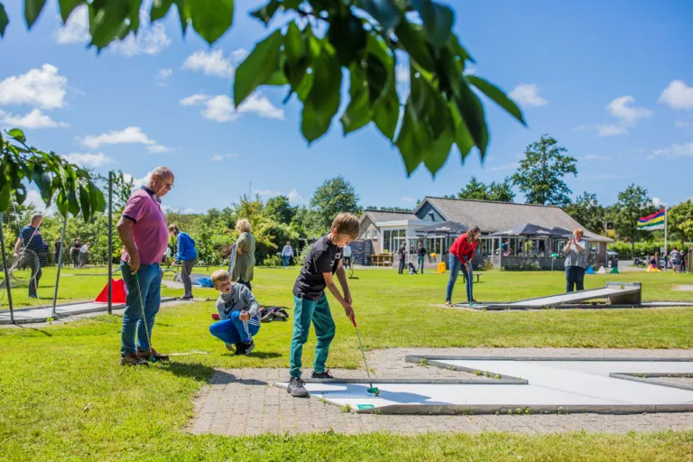 Minigolf Formerum Terschelling Recreatie vakantiehuis bungalow Terschelling