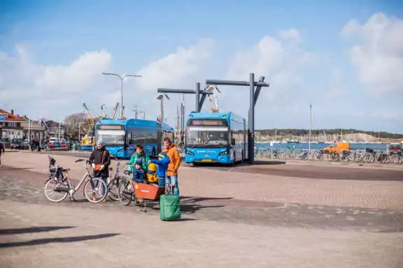 Elektrische bussen op Havenplein