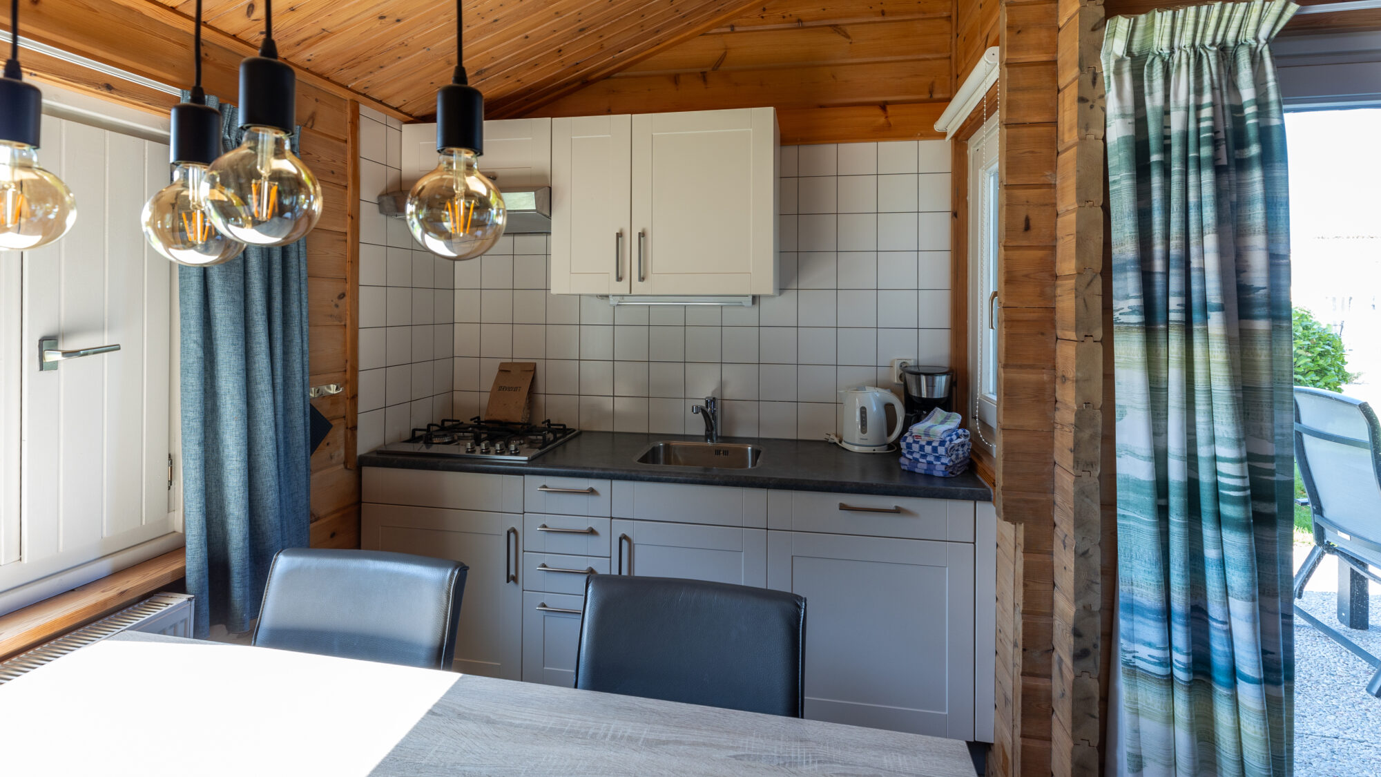 Finse bungalow 4p baby eetkamer en keuken