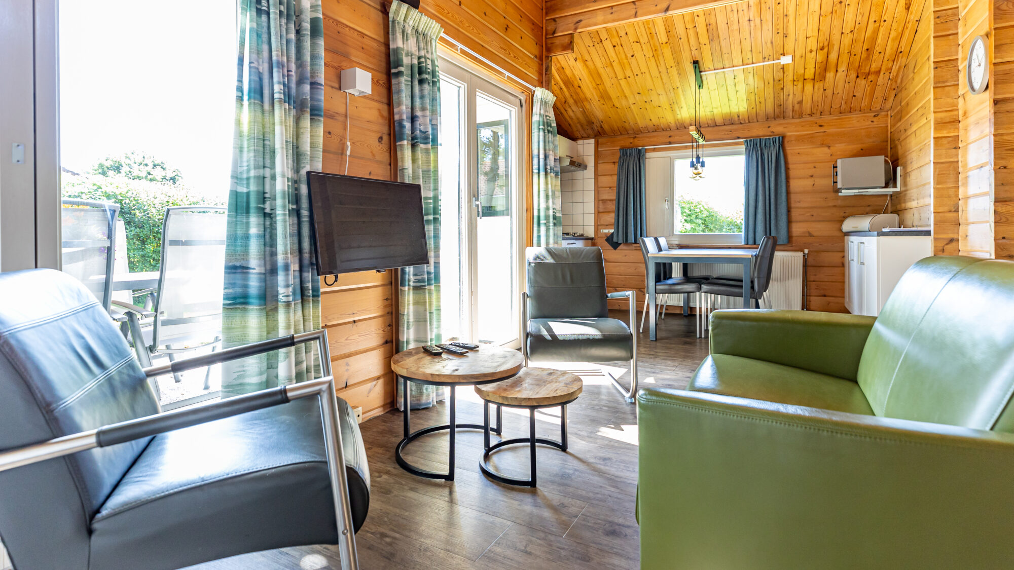 Finse bungalow 4p sauna woonkamer