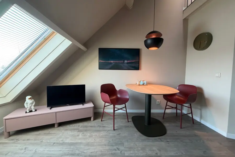 Woonkamer studio etage Tjermelan